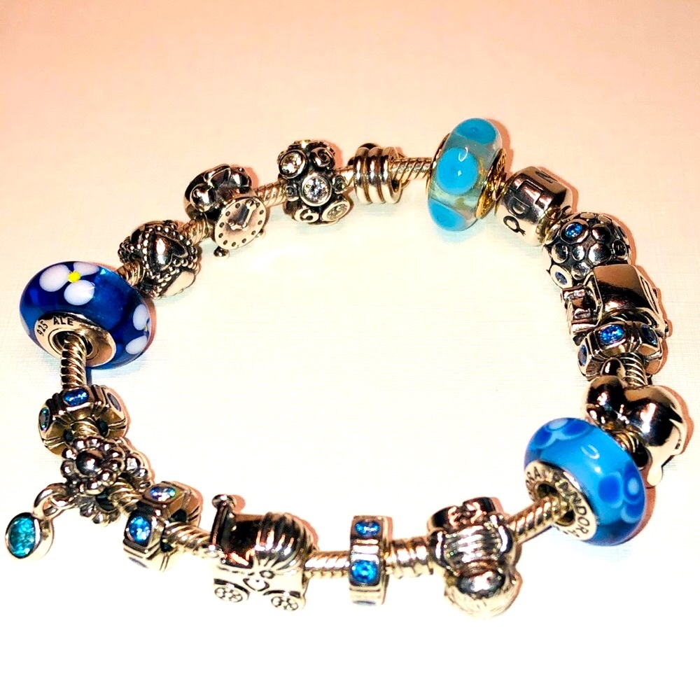 Pandora bracelet charms. 13 charms. 4 stoppers.